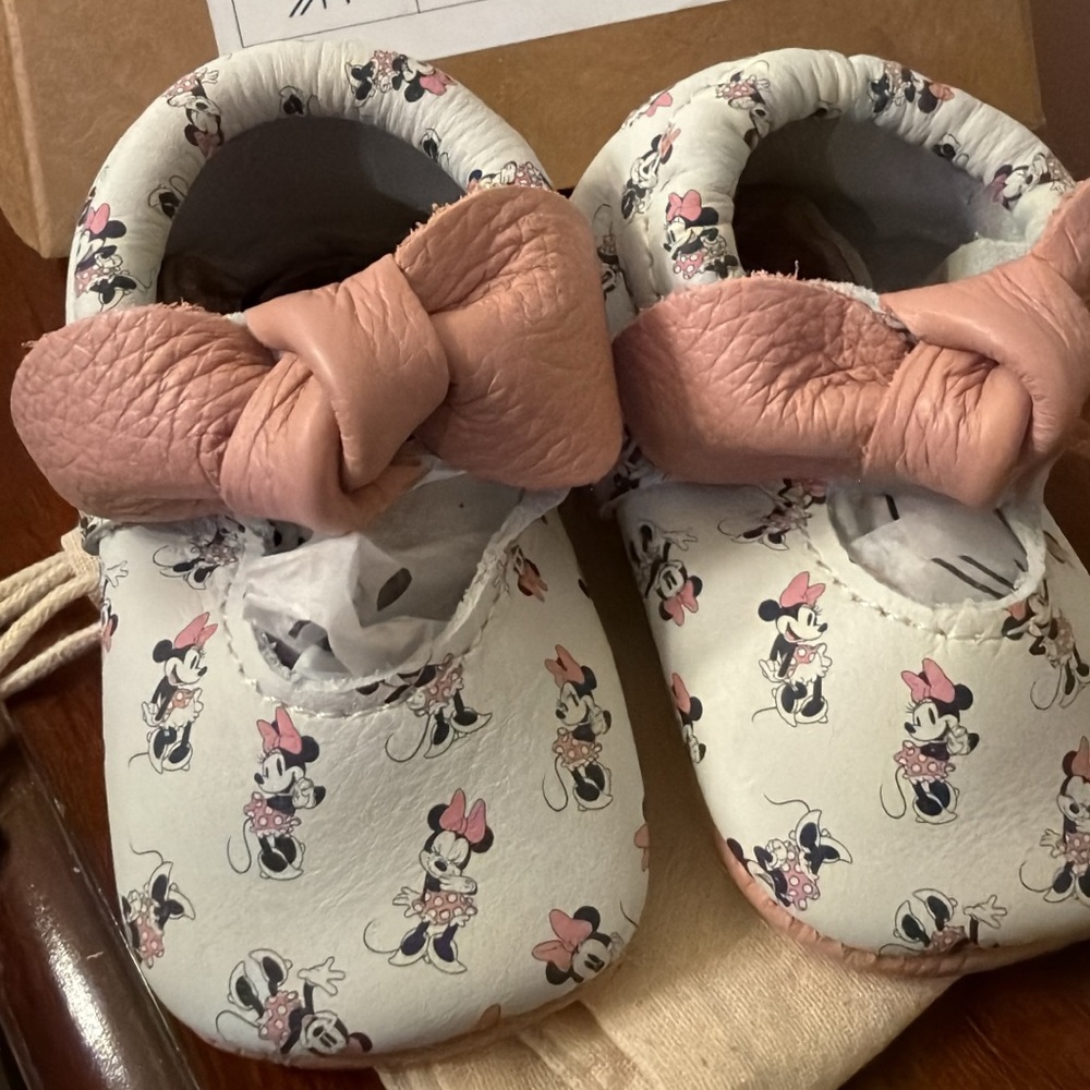 Disney Baby Knotted Bow Moccasins Freshly Picked size 3 (c5.5) soft sole